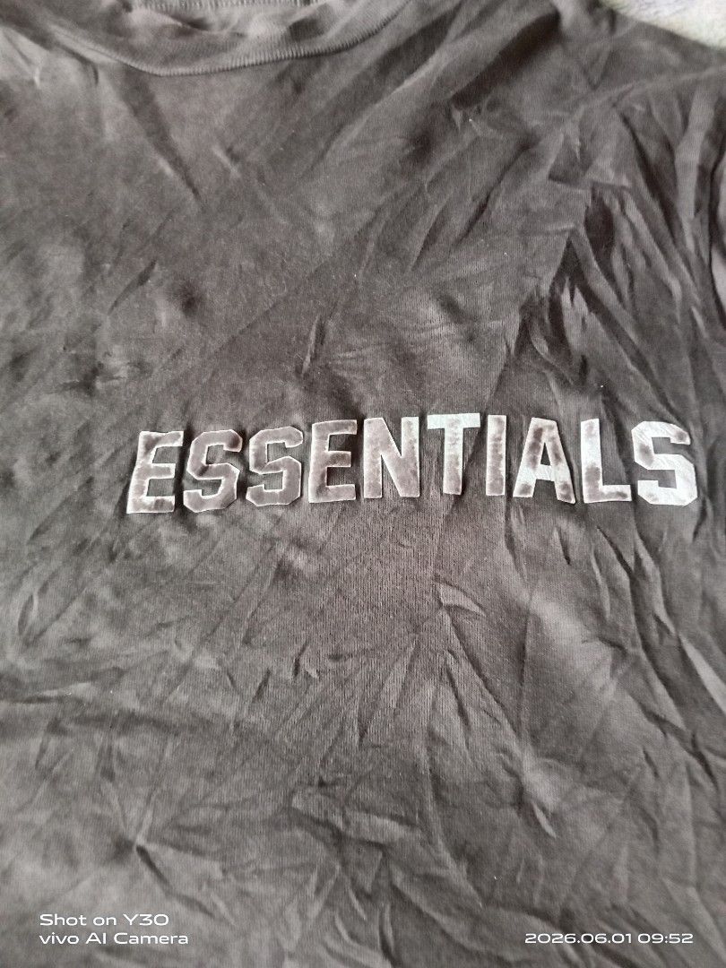 Fear of God Essentials T-Shirt XXS Grey (Category: Tshirts & Polo Shirts ) located in Cabuyao City. Submitted by blake657 (Listing ID 1441202611, Image 2). Description: - Brand: Fear of God Essentials - Color: Grey - Size: XXS - Material: 100% Cotton - Features: 'ESSENTIALS' logo across the chest - Origin: Manufactured in Vietnam - Condition: Please check photos for details.