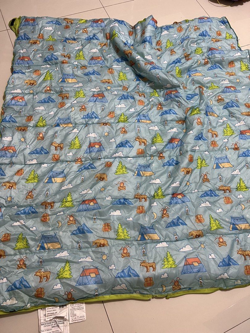 Firefly Youth Sleeping Bag (Category: Hiking & Camping) located in Manila. Submitted by chiiiiing2 (Listing ID 1438498255, Image 3). Description: - Firefly Youth Sleeping Bag - Designed for youth camping - Machine washable - Compact and easy to store/transport - Features a weather rating - Vibrant green color - Firefly Outdoor Gear logo.