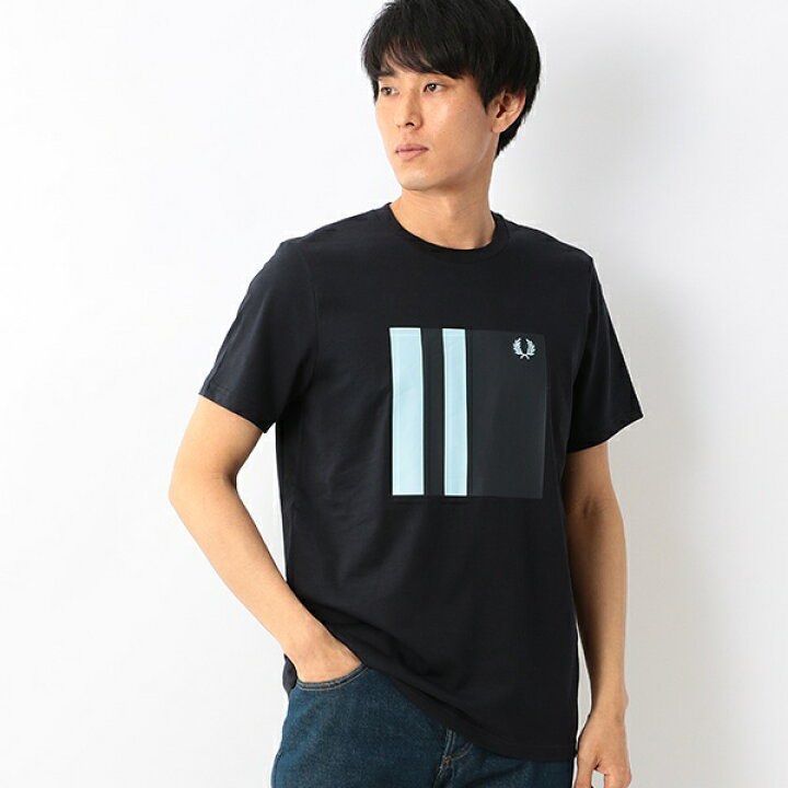Fred Perry Men's printed T-Shirt (Category: Tshirts & Polo Shirts ) located in Manila. Submitted by -handpick- (Listing ID 1441278365, Image 1). Description: - Green Fred Perry T-shirt - Size: Medium (M) - Chest graphic block with stripe detail - Embroidered Fred Perry laurel wreath logo on graphic - Classic crew neck and short sleeves - Plain green back Dimensions : Length : 27 Width : 20.5 Issue : None .