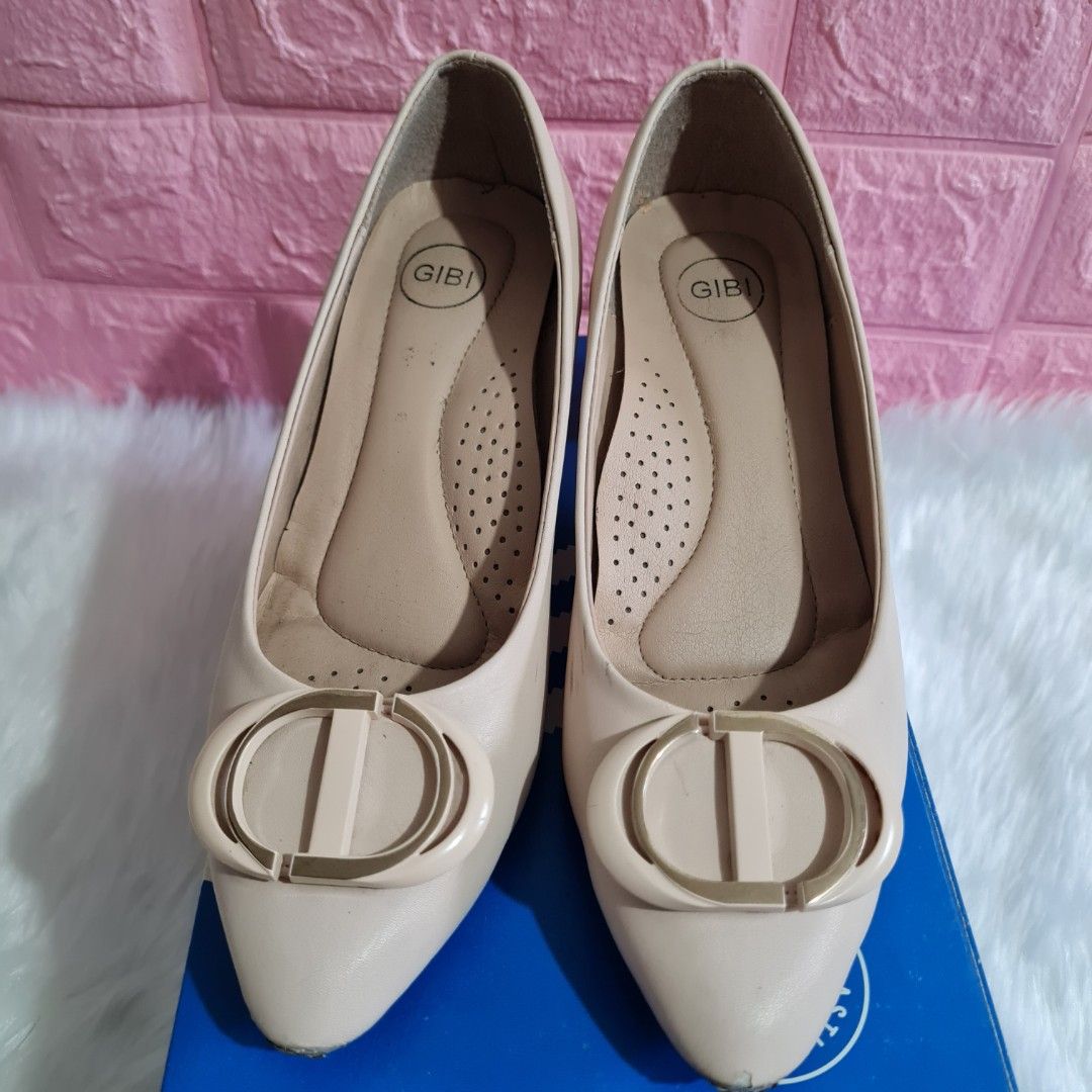 Gibi Beige Heels with Gold Buckle (Size 36) (Category: Heels) located in Cavite. Submitted by iammil (Listing ID 1441158639, Image 1). Description: -Flaws are scratches and small rubs at the toe points only (see pictures). No other issues. -Sign of use also like dirt -Beige block heels from Gibi. -No box .