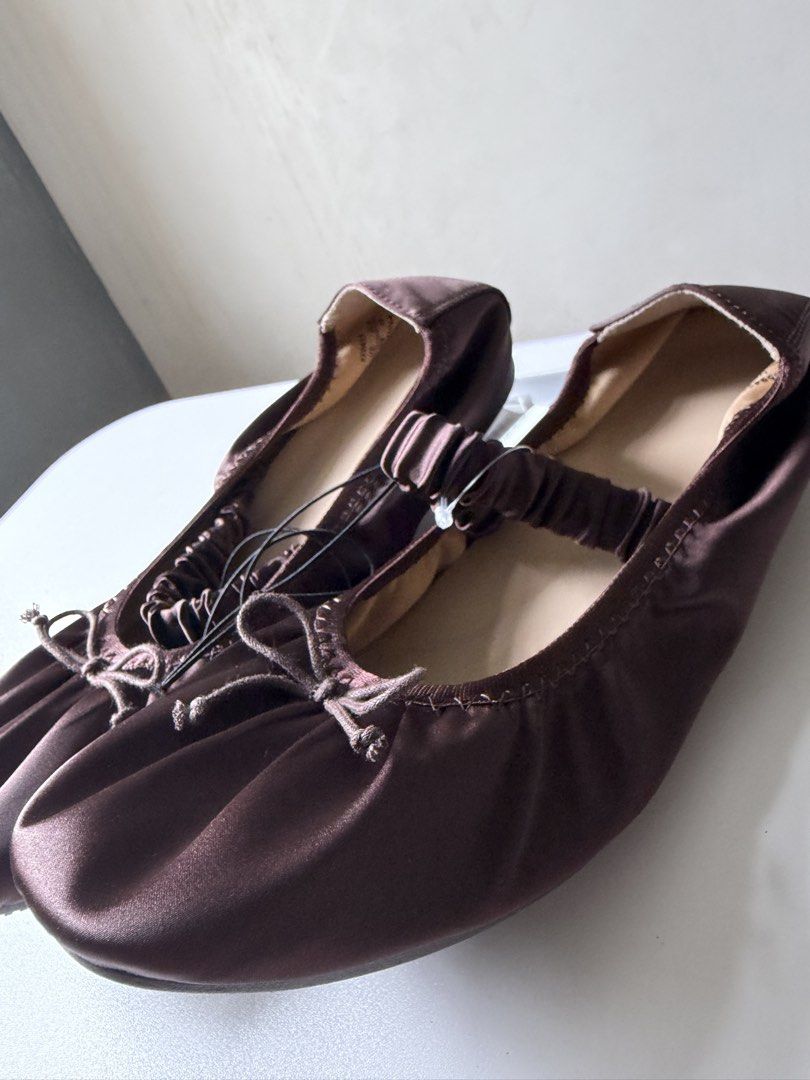 GU ballet shoes (Category: Flats & Sandals) located in Pasig City. Submitted by redeem (Listing ID 1441233537, Image 2). Description: Brand new with tag Bought in Japan Size: 25cm/ XL.
