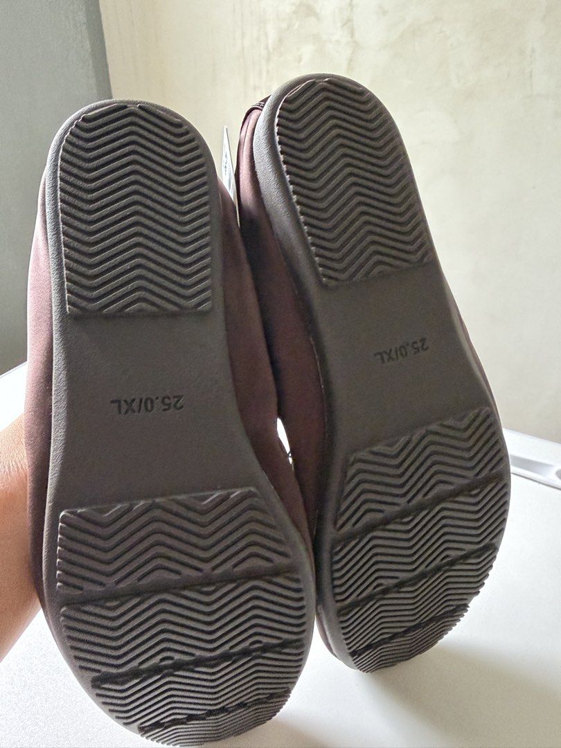 GU ballet shoes (Category: Flats & Sandals) located in Pasig City. Submitted by redeem (Listing ID 1441233537, Image 3). Description: Brand new with tag Bought in Japan Size: 25cm/ XL.