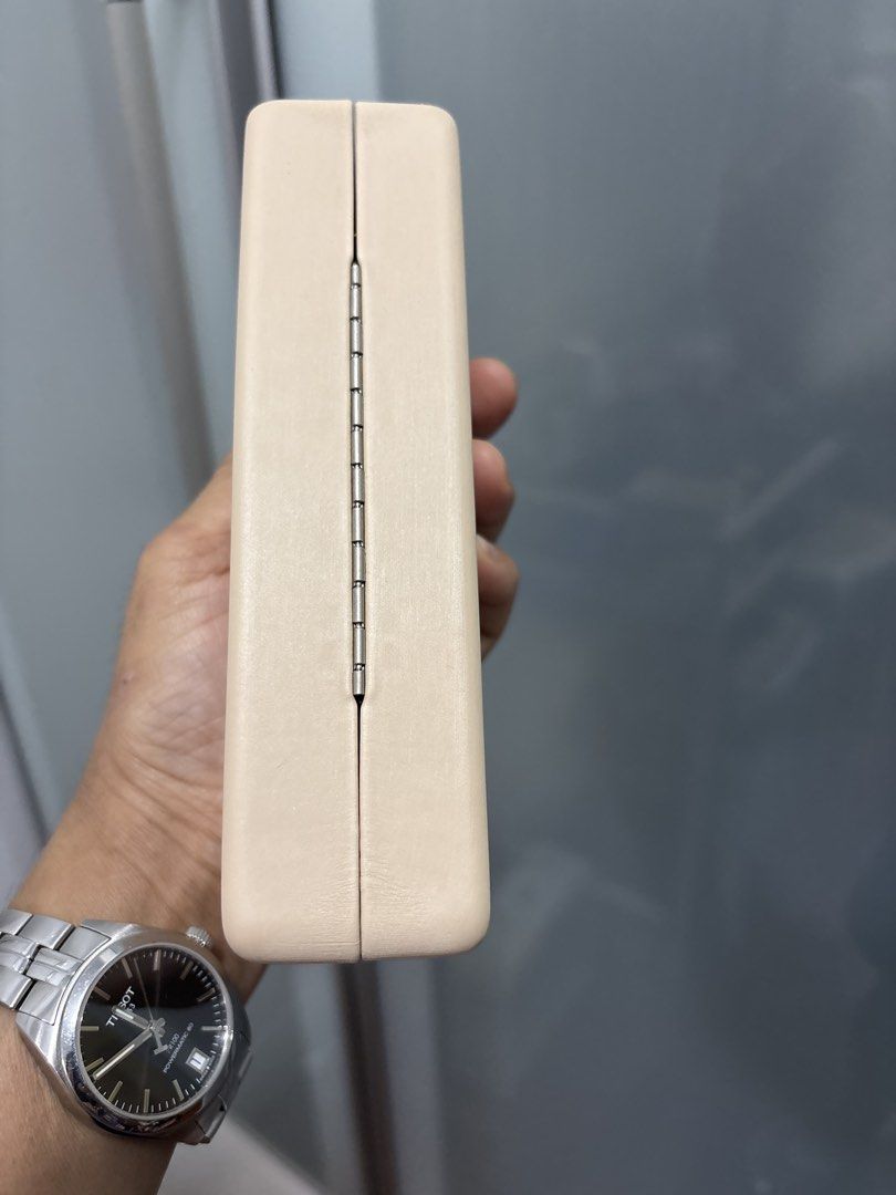 hard shell eyeglasses case (Category: Vision Care) located in Marikina City. Submitted by myprelovedcollectibles (Listing ID 1441190691, Image 3). Description: .