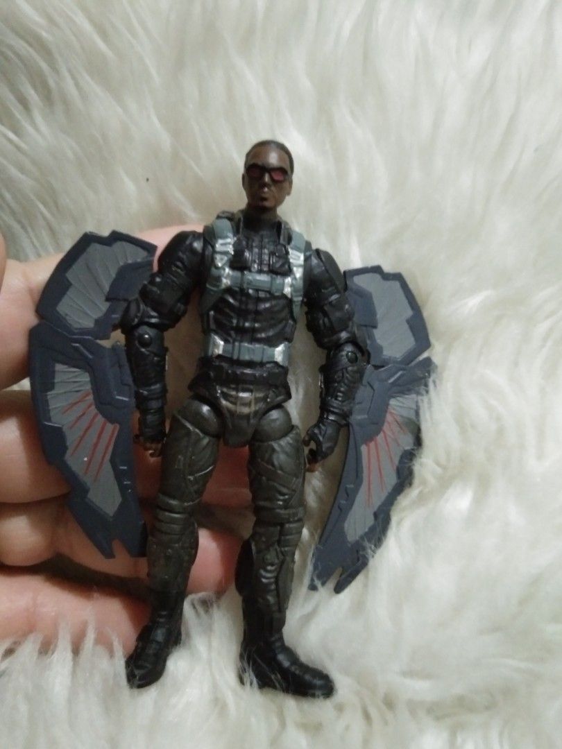 Hawkeye figure toy (Category: Figurines & Statues) located in Quezon City. Submitted by eidorableshop (Listing ID 1441258130, Image 1). Description: .