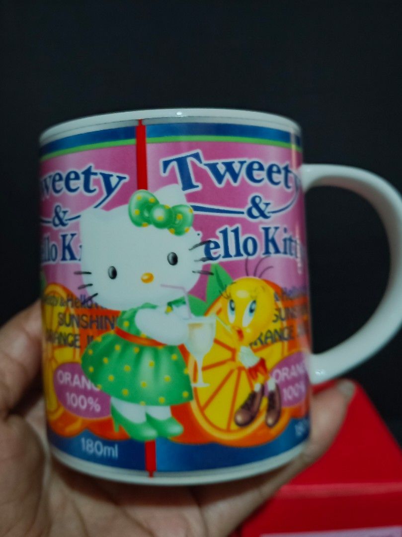 Hello Kitty & Tweety Bird Vintage Mug (Category: Coffee & Tea Tableware) located in Compostela. Submitted by buenaflora04681 (Listing ID 1441254293, Image 2). Description: as is w/the box Brandnew condition Original from Japan Source.