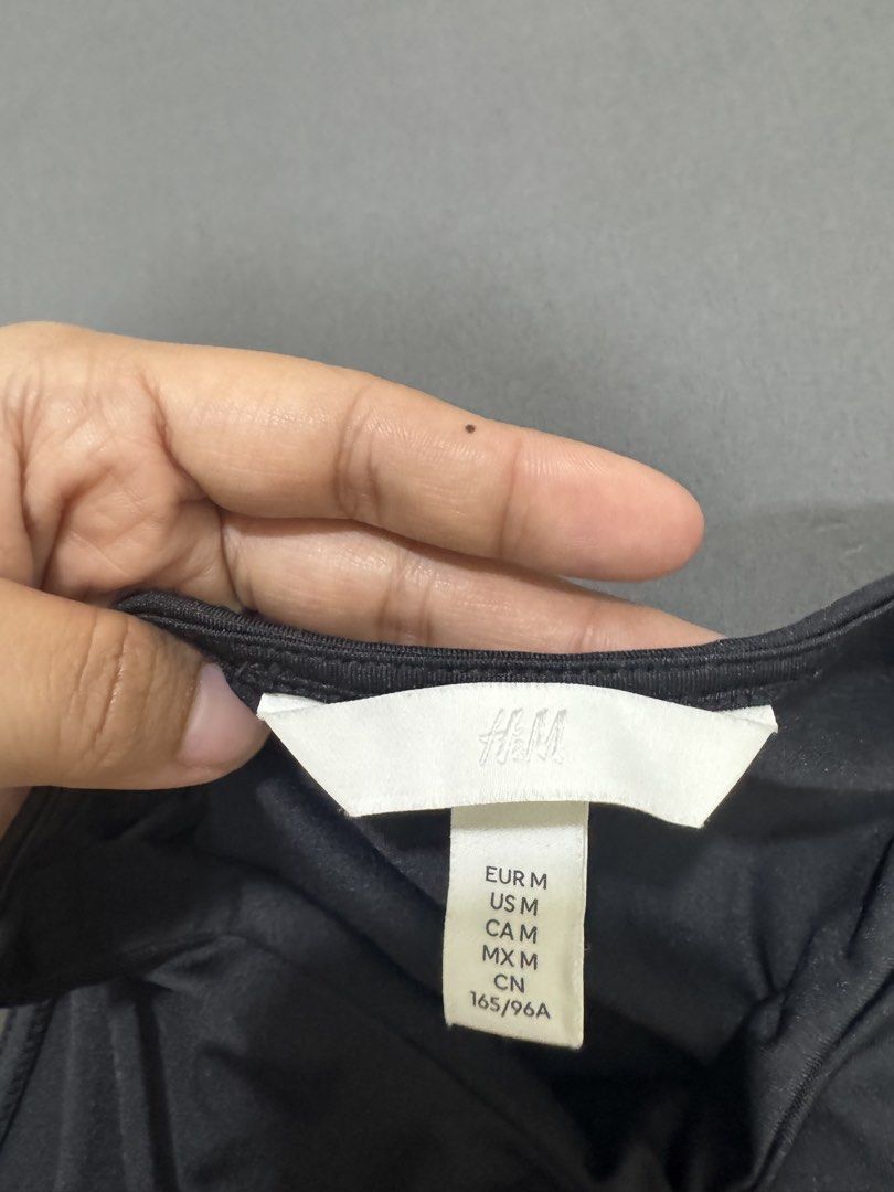 H&M Black Body Suit (Category: Sleeveless) located in Valenzuela. Submitted by aikeeee (Listing ID 1441276533, Image 3). Description: Selling my PRE-LOVED CLOTHES 🫶🏻 - No flaws and issues (well taken care of) RFS: Need to declutter Message me if you want the actual photos 🫶🏻 MOP: Gcash or Bank Transfer Can do lalamove or grab (buyer will shoulder the delivery fee).