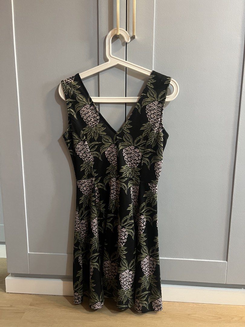 H&M Black Printed Dress SMALL (Category: Dresses) located in Quezon City. Submitted by applemanu (Listing ID 1441266125, Image 2). Description: .