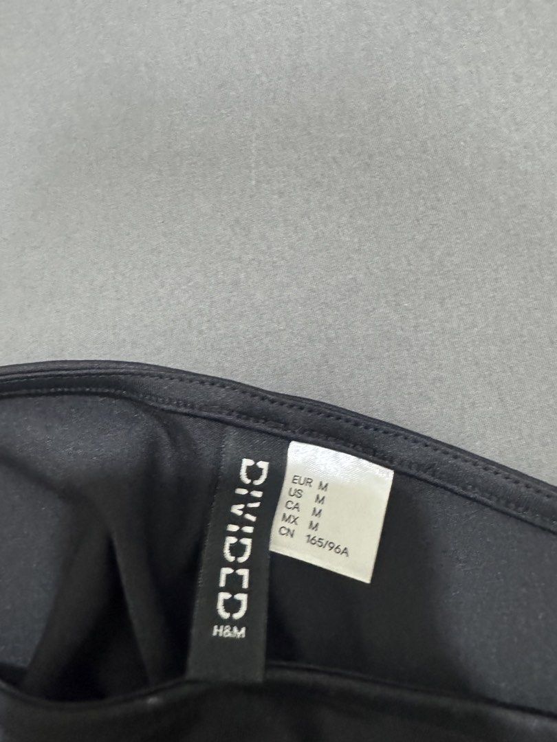 H&M Black Ruched Dress (Category: Dresses) located in Valenzuela. Submitted by aikeeee (Listing ID 1441276326, Image 3). Description: Selling my PRE-LOVED CLOTHES 🫶🏻 - No flaws and issues (well taken care of) RFS: Need to declutter Message me if you want the actual photos 🫶🏻 MOP: Gcash or Bank Transfer Can do lalamove or grab (buyer will shoulder the delivery fee).