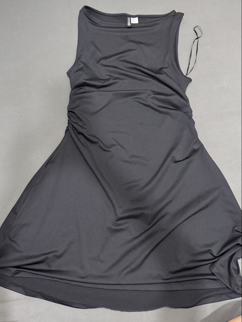 H&M Black Ruched Dress (Category: Dresses) located in Valenzuela. Submitted by aikeeee (Listing ID 1441276326, Image 1). Description: Selling my PRE-LOVED CLOTHES 🫶🏻 - No flaws and issues (well taken care of) RFS: Need to declutter Message me if you want the actual photos 🫶🏻 MOP: Gcash or Bank Transfer Can do lalamove or grab (buyer will shoulder the delivery fee).