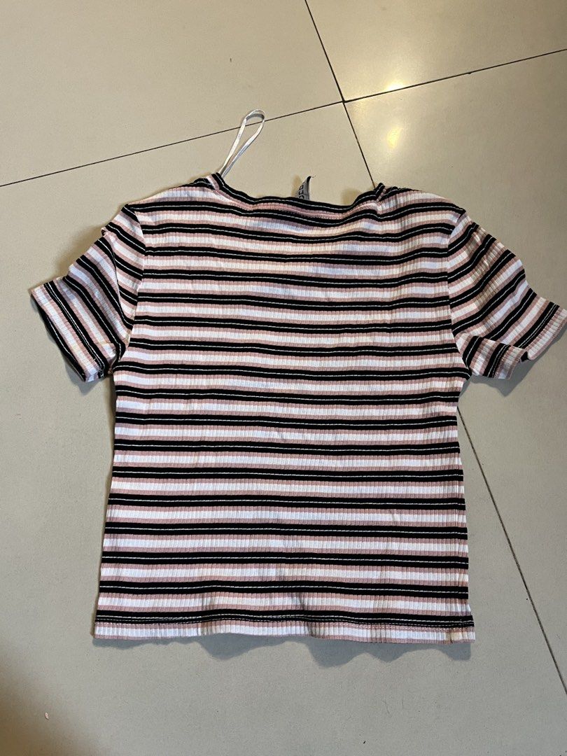 H&M Divided Striped Ribbed Cropped Top Size S (Category: Sleeveless) located in Makati City. Submitted by abbynak (Listing ID 1441257641, Image 2). Description: - Cute H&M Divided cropped top - Ribbed and very stretchy material - Black, white, and pink stripe pattern - Short sleeves - Ideal for casual wear - Fits size S.