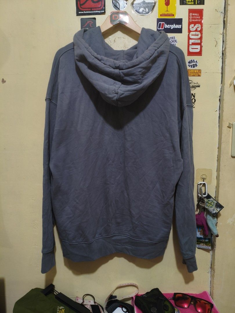H&M hoodie (Category: Hoodies) located in Manila. Submitted by randomitemsss (Listing ID 1441356498, Image 3). Description: excellent Condition color rate 9/10 23x27.