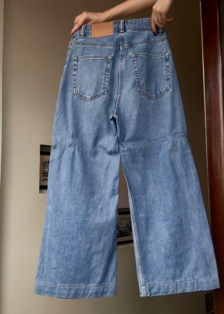 H&M Wide Leg Ripped Jeans (Category: Jeans) located in Santa Rosa. Submitted by prelovedby.her_ (Listing ID 1441315755, Image 2). Description: Color: Denim Blue Size: XS Condition: No visible flaws; in great condition RFS: Decluttering 🧹 📍 Shipping from: Fairview, QC 🚚 Mode of Delivery: Lalamove | J&T 💵 Payment: GCash | Bank Transfer Feel free to message for any questions! 🤍.