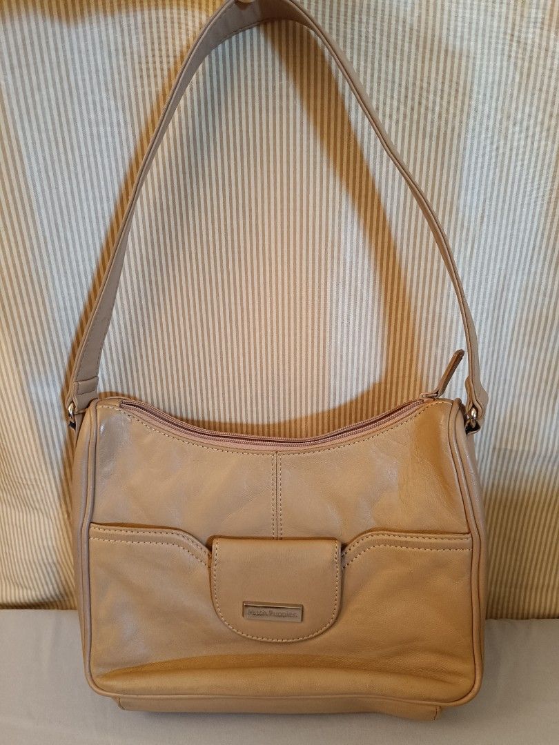 Hush Puppies Leather Shoulder Bag (Category: Shoulder Bags) located in Malabon City. Submitted by loveours_ph (Listing ID 1441218112, Image 1). Description: Hush Puppies Leather Shoulder Bag Lightly used Genuine leather.