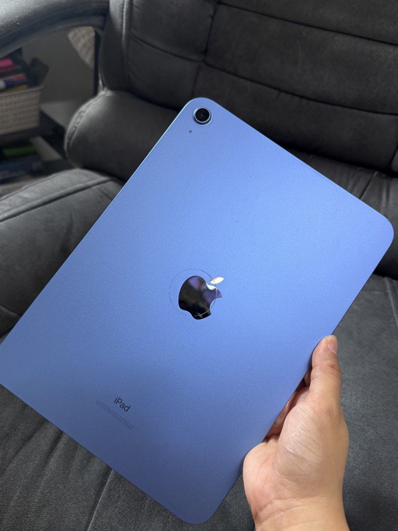 IPAD 10th Gen (Category: iPad) located in Manila. Submitted by chekaprz (Listing ID 1441160817, Image 3). Description: - iPad 10th Gen - 256GB storage - WiFi model - Stunning Blue color - Includes original box - Charger not included .