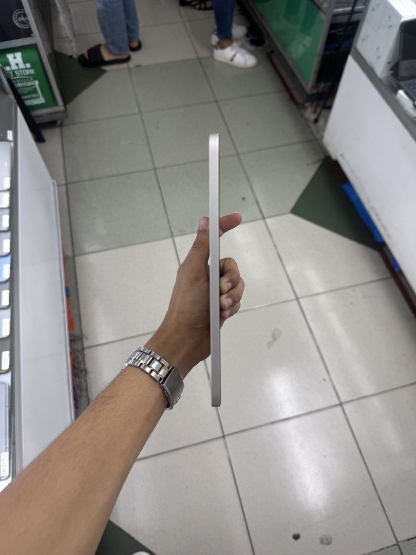 iPad Mini 6 256gb Wifi with orig box (Category: iPad) located in Manila. Submitted by carimgadgets (Listing ID 1441224240, Image 3). Description: 📍Location: Greenhills xc 12 stall 🚚Open for delivery | cod + sf first come, first serve 🤗.