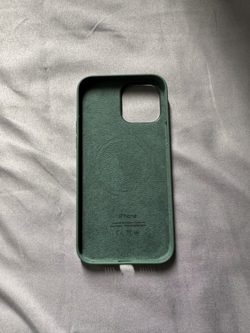iPhone 13 Pro Max Silicone Case MagSafe Clover Green (Category: Cases & Sleeves) located in Manila. Submitted by abercrombiegel (Listing ID 1441225299, Image 2). Description: Selling Authentic iPhone 13 ProMax Silicone MagSafe ready Casing No Issue Price Negotiable!.