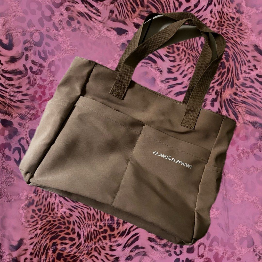 Island Elephant Shoulder bag in Beige (Category: Shoulder Bags) located in Bulacan. Submitted by xiaomaonao (Listing ID 1441263352, Image 1). Description: .