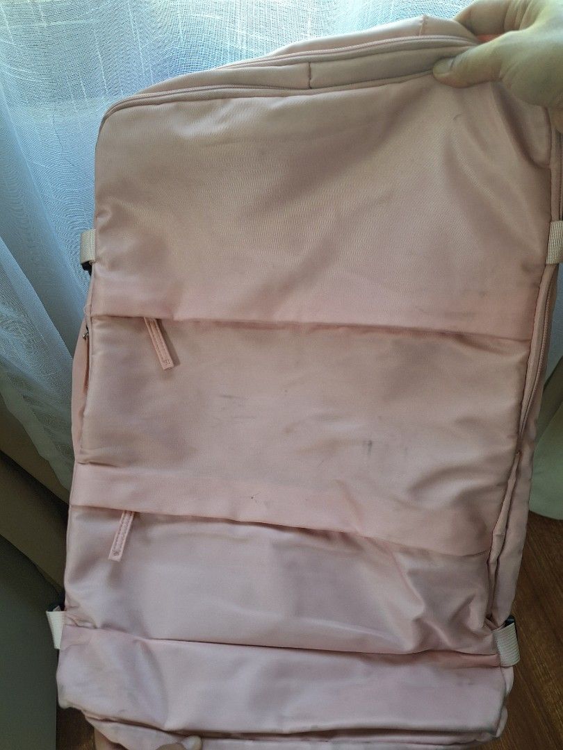 Island Elephant Waterproof Travel Backpack (Category: Backpacks) located in Subic. Submitted by prelovedprojectbyz (Listing ID 1441354680, Image 2). Description: * Used once sa Jamboree * Flaws: Needs cleaning, not sure if kaya maalis yung ibang stains * May maliit na scratch sa harap * Please note if you order this item, i-fofold ko yung bag para magkasya sa large pouch ng J&T.