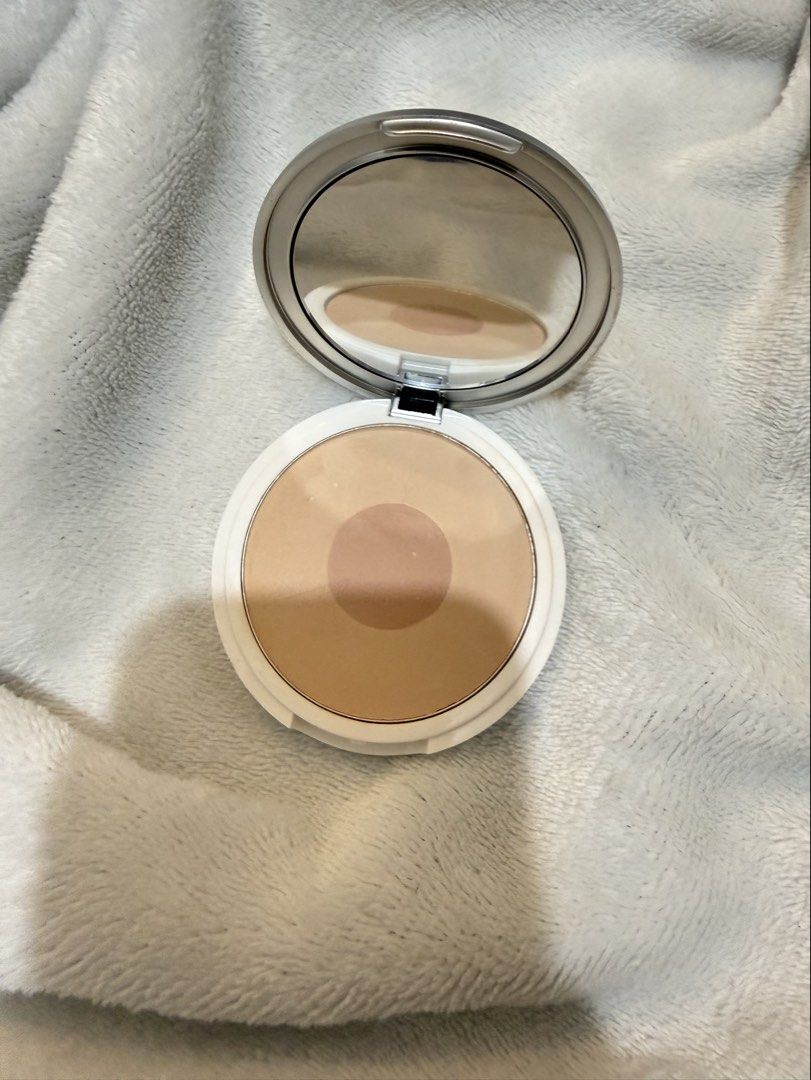 Issy Skin Perfecting Powder in Medium / Tan (Category: Makeup) located in Manila. Submitted by drea_sells (Listing ID 1441312982, Image 3). Description: -with small dents in the powder but this was never used, just swatched! - also scratches on the front packaging -RFS: Wrong shade and d din nagagamit -Shade: Medium/Tan 📍Quezon City, Holy Spirit (LALAMOVE & JNT) ⭐️ Can do meetups around The Rock, Holy Spirit .