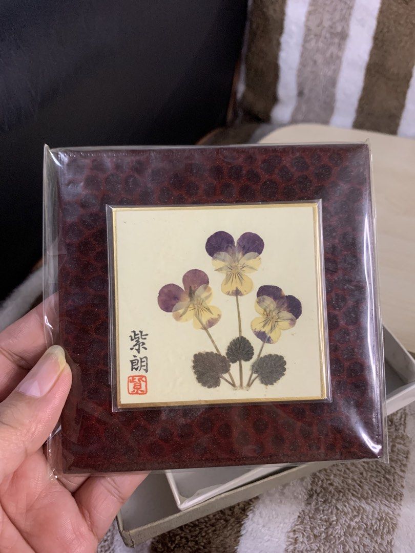 Japan small painting hanging frame (Category: Frames & Pictures) located in Cabanatuan. Submitted by mjluxxejapan (Listing ID 1441259528, Image 2). Description: Fixed price may marking ung painting Aporox 5”x5” like new may box Nka fixed ung picture .