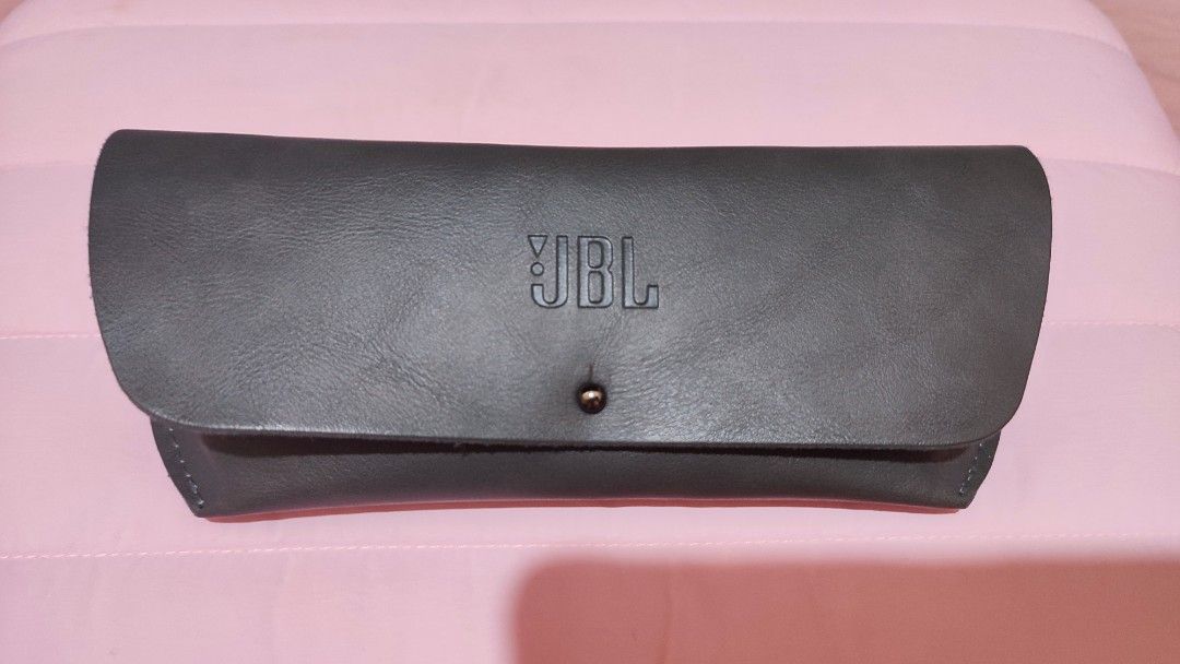 JBL Soundgear Frame (Category: Portable Audio Accessories) located in Manila. Submitted by adewvcnt (Listing ID 1441276321, Image 2). Description: Complete inclusions, with minimal hairline scratch..