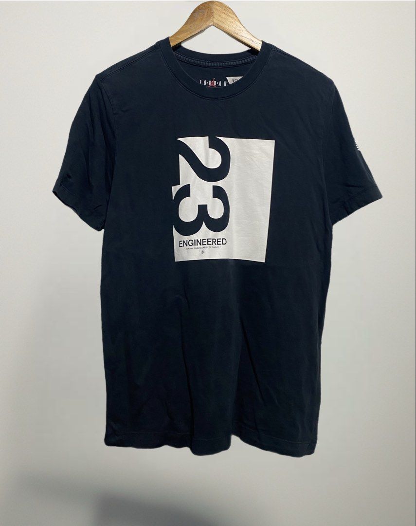 Jordan Engineered 23 T-Shirt Size L (Category: Tshirts & Polo Shirts ) located in Naga. Submitted by thesource4400 (Listing ID 1441317402, Image 1). Description: - Authentic Jordan '23 Engineered' T-Shirt - Features bold '23 Engineered' graphic on the front - '23 Engineered Jordan For Flight' text detail on the sleeve - Size: Large (L) - Measurements: 19.5 inches (width) x 28 inches (length) - Ideal for any fan of Michael Jordan and the Jordan br