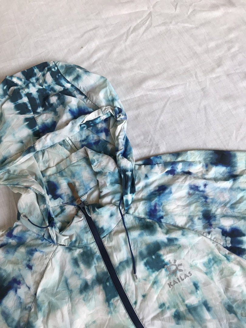 KAILAS Packable Windbreaker Jacket (Category: Coats, Jackets and Outerwear) located in San Fernando. Submitted by ramjames18 (Listing ID 1441317797, Image 2). Description: •KAILAS Packable Windbreaker Jacket 🔥 -Legit / Orig -Excellent Condition -Packable / Breathable / Water Repellant / Stretch -Dimes:20x27 -fits Small to Medium Pm sa interested! 📥.
