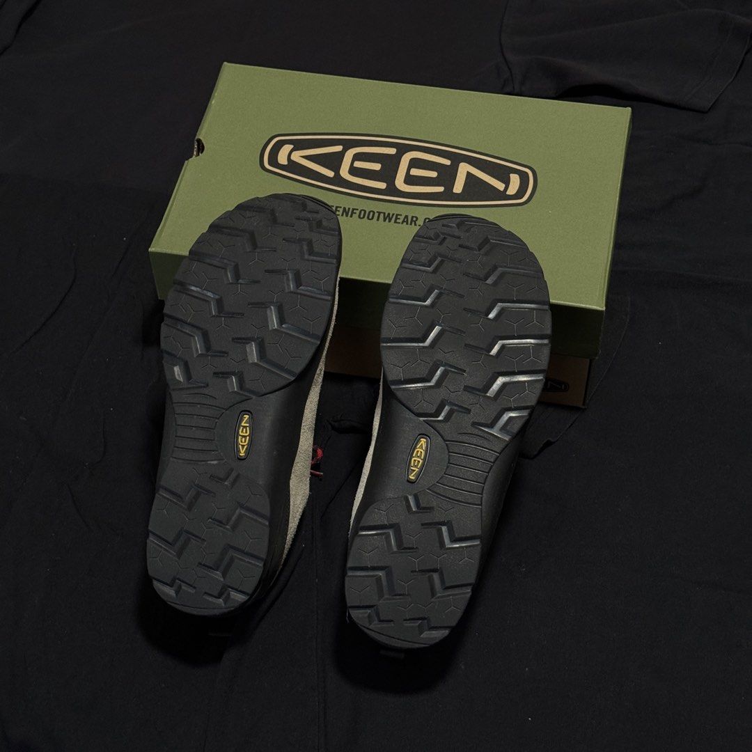 KEEN Jasper Silver Mink (Category: Sneakers) located in Singapore. Submitted by kjgoh88 (Listing ID 1441289254, Image 3). Description: Classic Keen Jasper pair. Mint condition. Size US10, selling it out because slightly larger for me. Come with original box and free shoe laces. Pm for details..