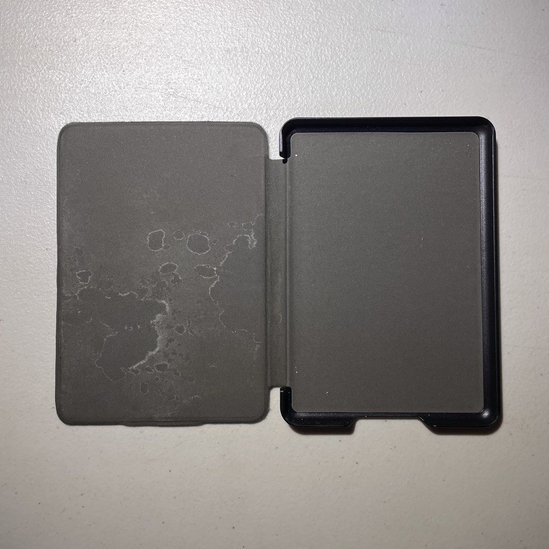 Kindle Paperwhite (10th Generation) Case (Category: Cases & Sleeves) located in Quezon City. Submitted by muskrat (Listing ID 1441275647, Image 2). Description: Giving away my Starry Night Kindle case. Magnet still works but the design is peeling a bit. Shipping fee will be covered by the buyer. Thanks!.