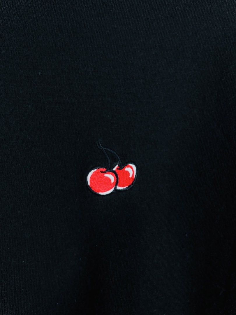 KIRSH Black T-shirt (Category: Tshirts & Polo Shirts ) located in Davao. Submitted by preme89 (Listing ID 1441171918, Image 3). Description: KIRSH Black T-shirt Excellent Condition 10/10 Color rate No issues L28 W20 Medium Mine:350.