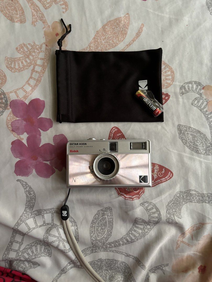 Kodak EKTAR H35 Half Frame Camera with Pouch and Batteries (Category: Cameras) located in Manila. Submitted by peppercoco (Listing ID 1441220356, Image 1). Description: - Kodak Ektar H35 Half Frame Camera - Includes black pouch - Comes with two Maxell batteries - Easy to use and portable - Great for beginners and film enthusiasts - Perfect for creative half frame photography.