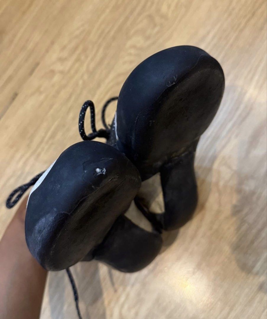 La Sportiva Katana Lace (Category: Other Sports Equipment and Supplies) located in Pasig City. Submitted by abbynai (Listing ID 1441269313, Image 2). Description: La Sportiva Katana Lace Size : UK3 | USW5 | EU35.6 ✅ Beginner-friendly all-around shoe ✅ Excellent edging and precision ✅ Sticky Vibram XS Edge rubber ✅ Comfortable lace-up fit for dialing in sizing ✅ Suitable for bouldering, sport climbing, and indoor climbing Condition: * Well-used wi