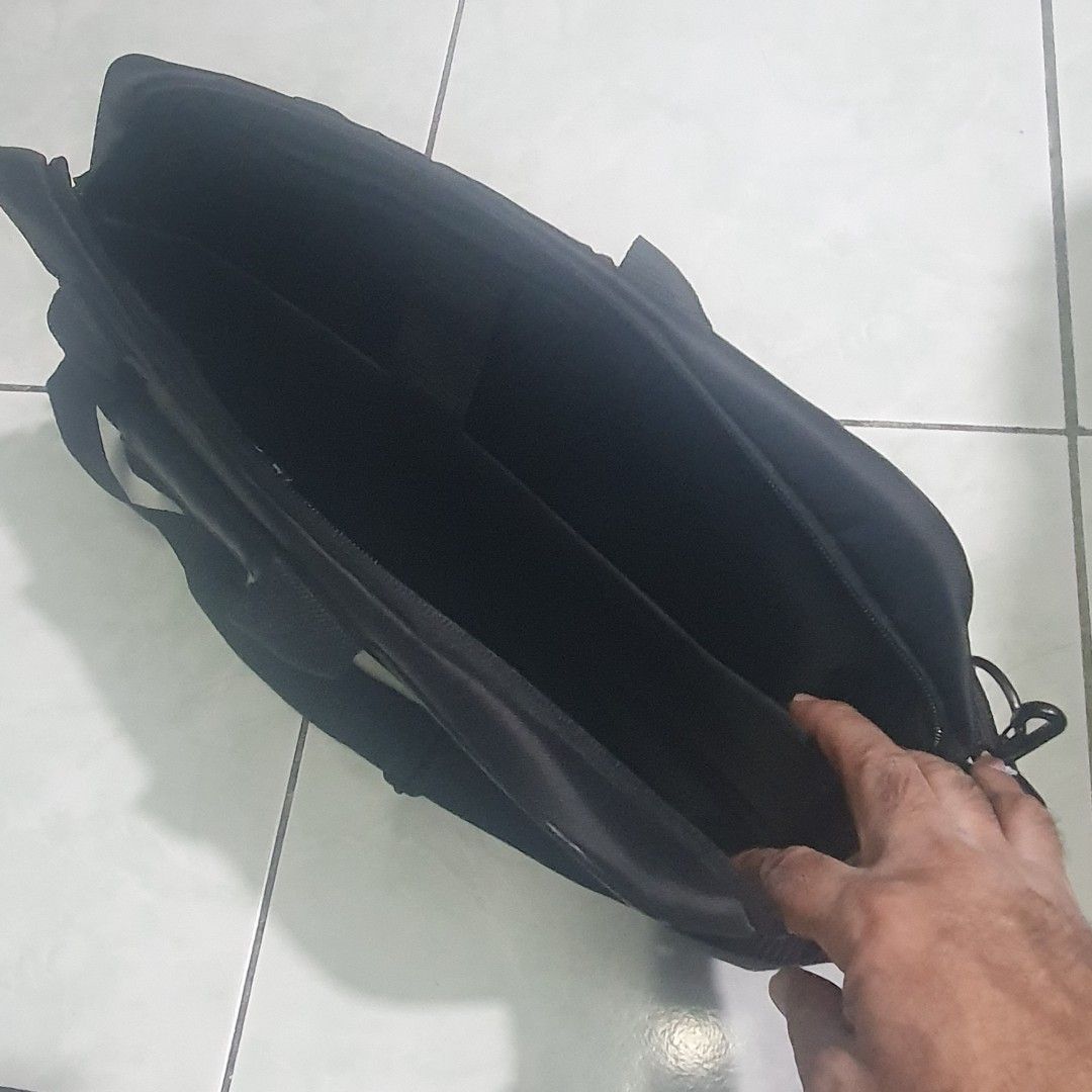 Lenovo Laptop Bag Black (Category: Laptop Bags & Sleeves) located in Pasig City. Submitted by phgigapro (Listing ID 1441217396, Image 2). Description: - Black laptop bag, perfect for Lenovo laptops. - Features a spacious main compartment for your device. - Includes a convenient front pocket for accessories. - Comes with both a comfortable handle and an adjustable shoulder strap. - Ample space to carry your laptop and all your essentials..