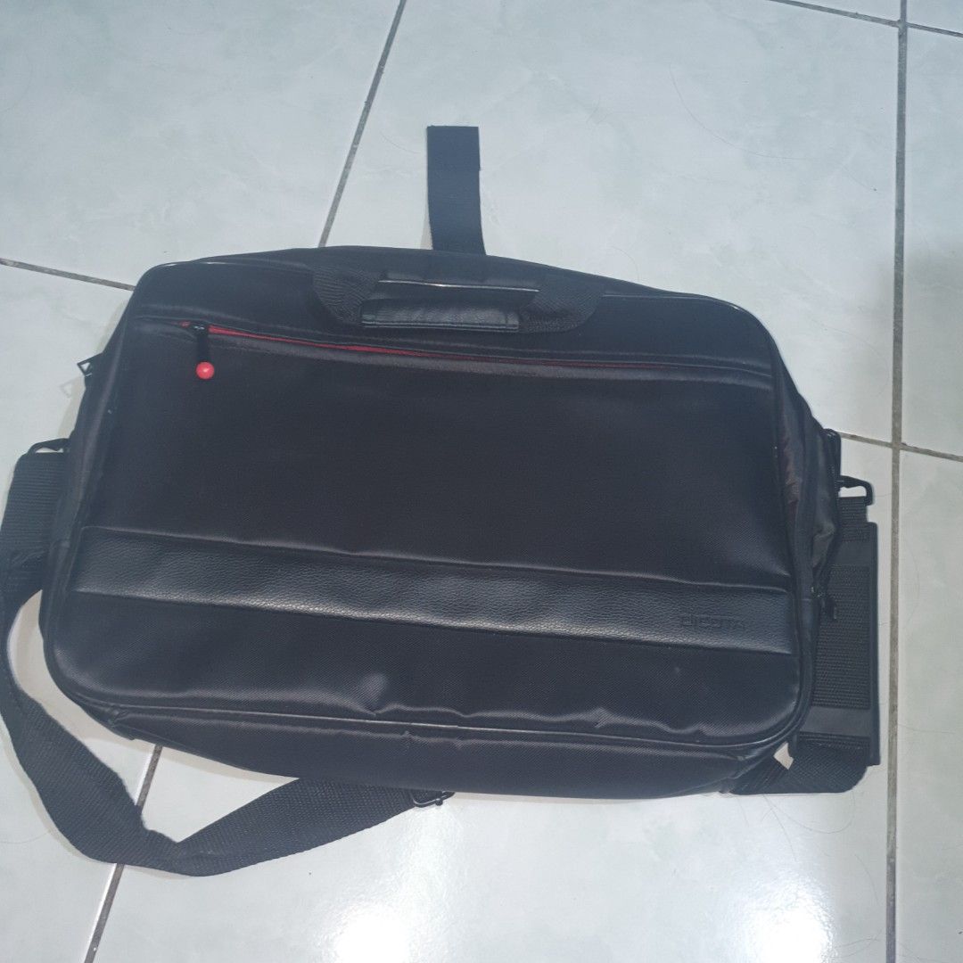Lenovo Laptop Bag Black (Category: Laptop Bags & Sleeves) located in Pasig City. Submitted by phgigapro (Listing ID 1441217396, Image 1). Description: - Black laptop bag, perfect for Lenovo laptops. - Features a spacious main compartment for your device. - Includes a convenient front pocket for accessories. - Comes with both a comfortable handle and an adjustable shoulder strap. - Ample space to carry your laptop and all your essentials..