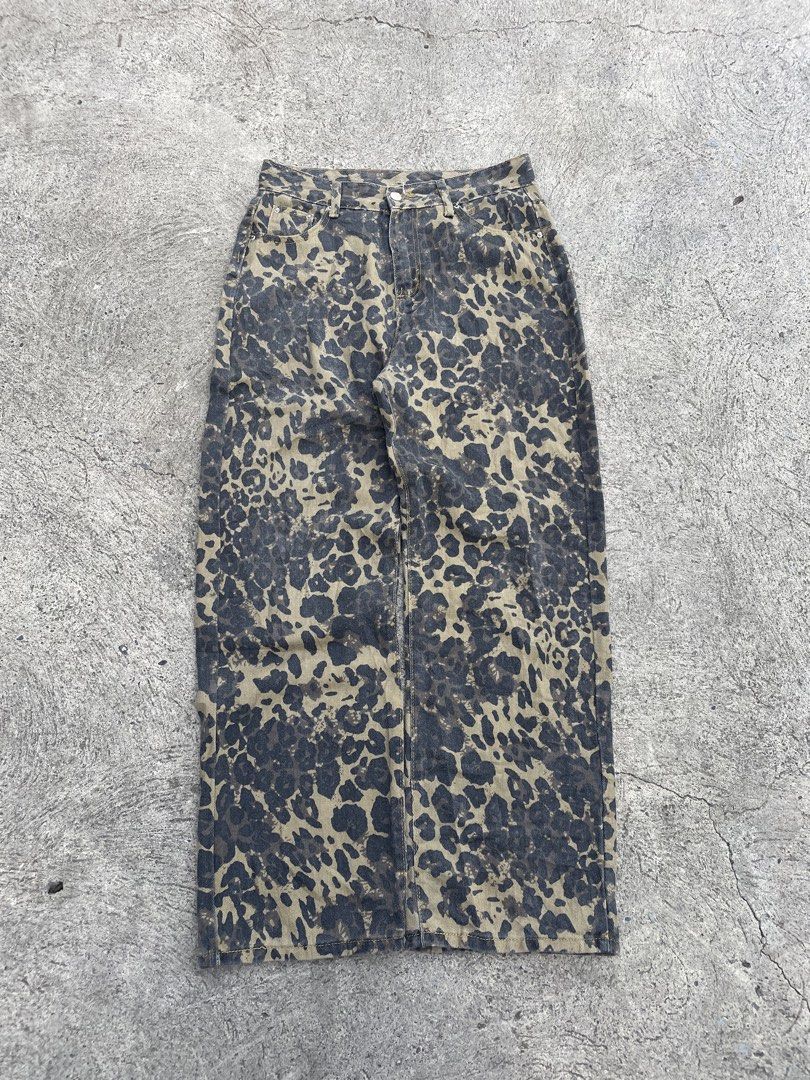 leopard baggy pants (Category: Jeans) located in Manila. Submitted by heironjay140351 (Listing ID 1441265668, Image 1). Description: waist 32 lenght 42 thigh 12.3 hem 10 no issue sobrang linis neto.
