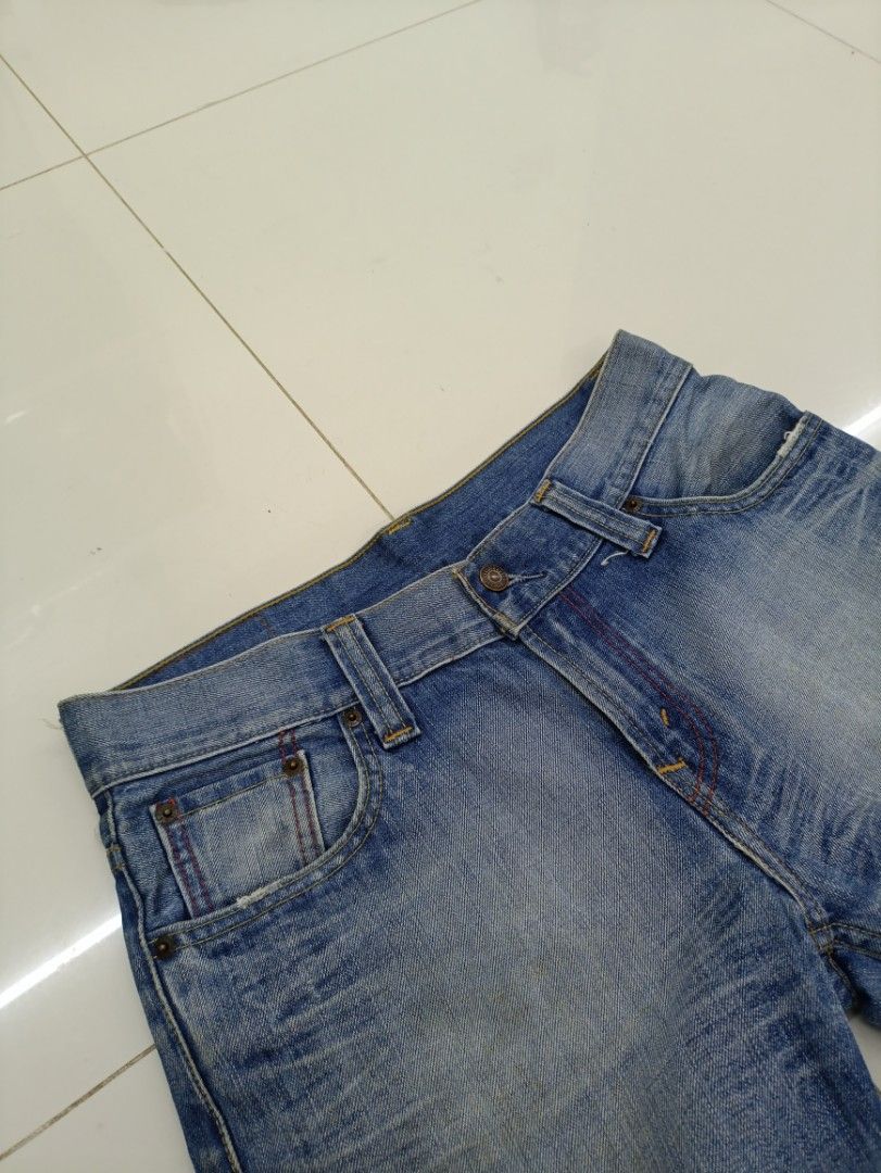 Levi's 522 Jeans Light Wash Distressed Denim (Category: Jeans) located in Quezon City. Submitted by daniel_thrift05 (Listing ID 1441265528, Image 3). Description: - Classic Levi's 522 jeans - Light blue wash with distressing and fading - Straight leg fit - Button fly closure - Perfect for everyday wear - Size 34 - Length 39 - Hem 7.5.