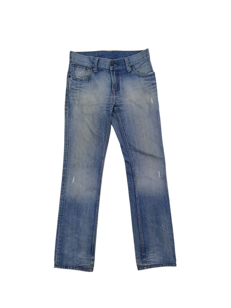 Levi's 522 Jeans Light Wash Distressed Denim (Category: Jeans) located in Quezon City. Submitted by daniel_thrift05 (Listing ID 1441265528, Image 1). Description: - Classic Levi's 522 jeans - Light blue wash with distressing and fading - Straight leg fit - Button fly closure - Perfect for everyday wear - Size 34 - Length 39 - Hem 7.5.