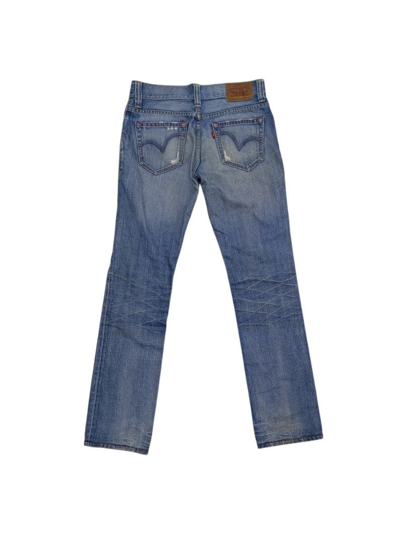 Levi's 522 Jeans Light Wash Distressed Denim (Category: Jeans) located in Quezon City. Submitted by daniel_thrift05 (Listing ID 1441265528, Image 2). Description: - Classic Levi's 522 jeans - Light blue wash with distressing and fading - Straight leg fit - Button fly closure - Perfect for everyday wear - Size 34 - Length 39 - Hem 7.5.