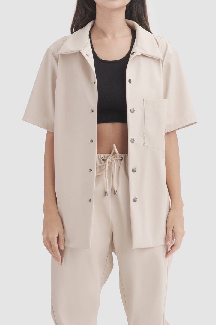 Like New: Patton Utility Shirt Jacket (Unisex) Medium (Category: Shirts) located in Mandaluyong City. Submitted by bili.jn (Listing ID 1441325494, Image 1). Description: Brand: Patton (by Patty Ang) Size: Medium (Unisex sizing so would be L-XL for women) Condition: Barely used (Note: due to the textile, it tends to show creases as seen in pictures 9 & 10) “A water-resistant, unisex short sleeve jacket with an oversized fit featuring a classic col