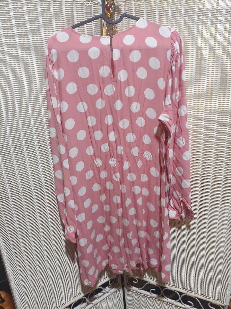 LOFT Pink Polka Dotted Dress (Category: Dresses) located in San Jose. Submitted by nnayramsfinds (Listing ID 1441279563, Image 3). Description: -SF is 75.