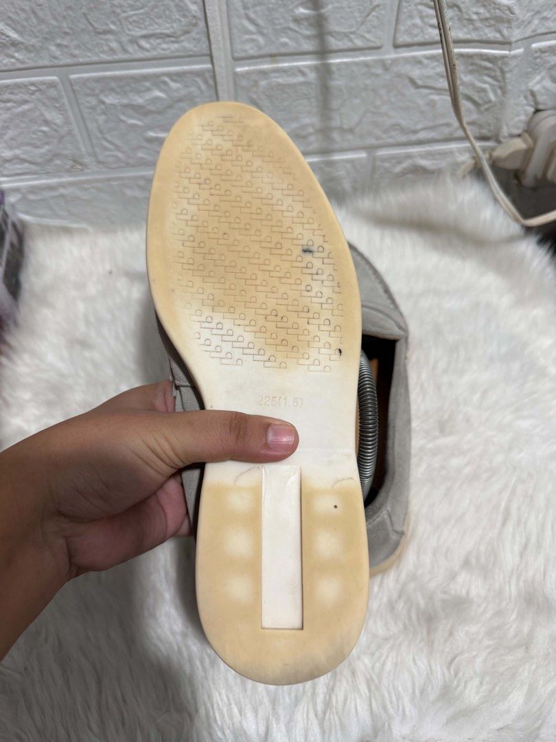 Loro piana (Category: Sneakers & Footwear) located in Mati. Submitted by michjake1009 (Listing ID 1441375116, Image 2). Description: In very good condition.