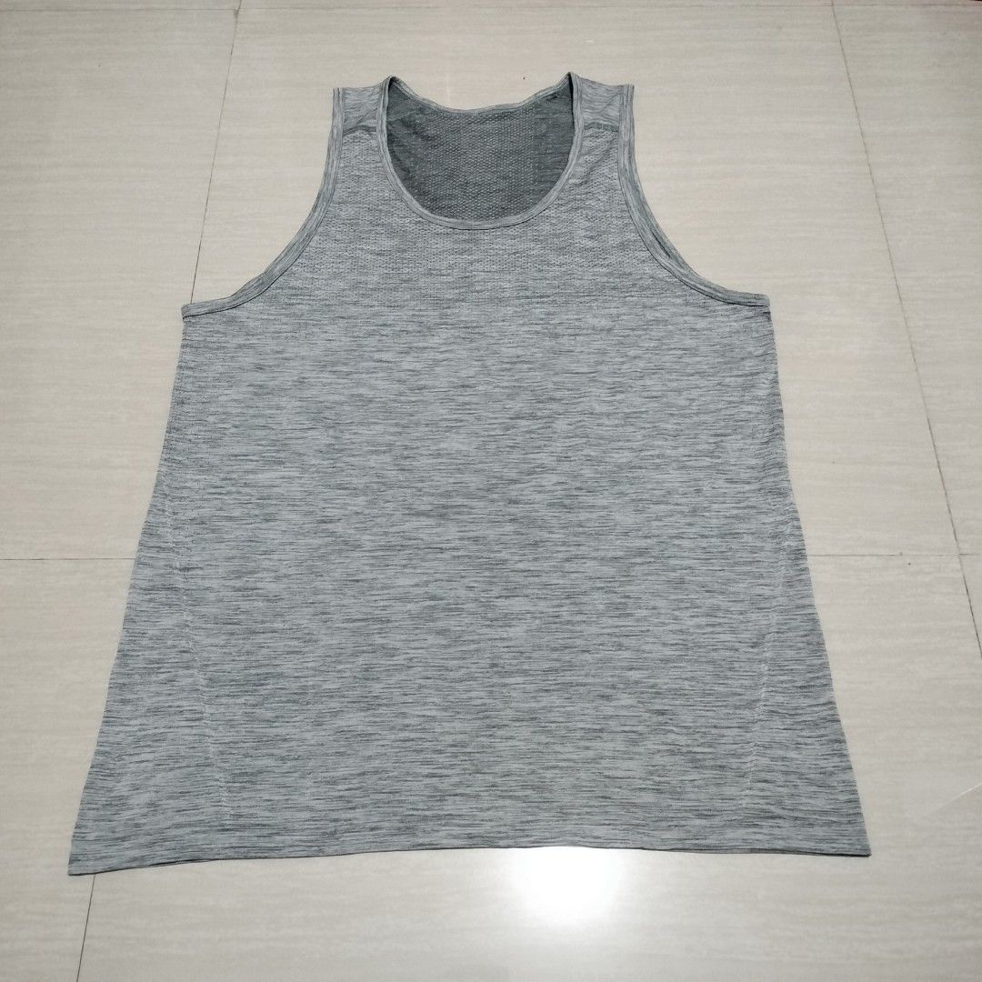LULULEMON METAL VENT TANK TOP (Category: Activewear) located in Sariaya. Submitted by social_animalz (Listing ID 1441332581, Image 1). Description: 19.5 x 27.5 shipping fee is not included.