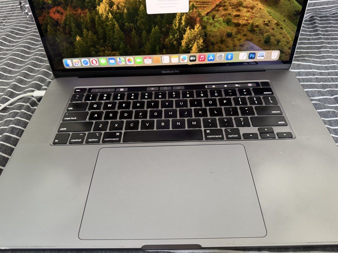 MacBook Pro 16" 2019 with Touch Bar470282407888168961