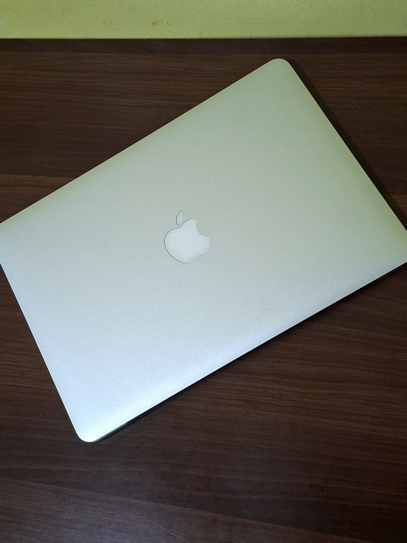 MacBook Pro Retina 13-inch Late 2013 (Category: Laptops & Notebooks) located in Dumaguete. Submitted by honeyglazedshin (Listing ID 1441328231, Image 3). Description: Specs: - 13-inch Retina Display - 2.4GHz Intel Core i5 - 8GB RAM - 512GB SSD Inclusions: - MagSafe Charger (non-original) Known Issues: - Battery health significantly reduced (expect 30mins or less battery life) - MagSafe port takes a moment to connect before charging Condition: Goo