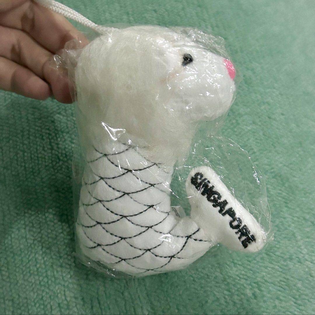 MERLION SINGAPORE PLUSH CHARM (Category: Plushies & Soft Toys) located in Quezon City. Submitted by kitsune.treasures (Listing ID 1441321463, Image 1). Description: *First to pay policy! *1 day reservation only. Failure to pay on time, auto cancel. 📍Quezon City * MOD: J&T | Lalamove * MOP: GCASH | BPI 📦ON HAND AND READY TO SHIP CONDITION: WHAT YOU SEE IS WHAT YOU GET. Dimensions: Kindly check the photos for the actual measurements. Please check