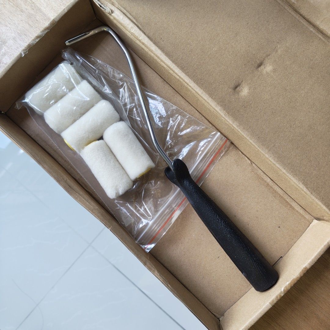 Mini Paint Roller Set with Replacement Rollers (Category: Home Improvement Tools & Accessories) located in Singapore. Submitted by limhuimint (Listing ID 1441161821, Image 1). Description: - Mini paint roller handle and replacement rollers - Brand new, still in original packaging - Perfect for small touch-up jobs, crafts, and DIY projects - Easy to use and store.
