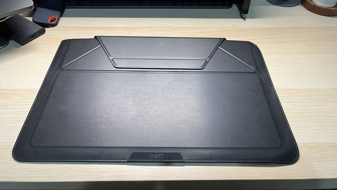 MOFT Laptop Sleeve Stand - Black 16inch (Category: Laptop Bags & Sleeves) located in San Isidro. Submitted by charliellantino3 (Listing ID 1441288999, Image 2). Description: MOFT Laptop Sleeve 16inch night black Good as new Originally bought for ₱3,790 Used only one time as stand for mbp 16inch but realized that it doesn’t fit inside my backpack’s laptop sleeve..