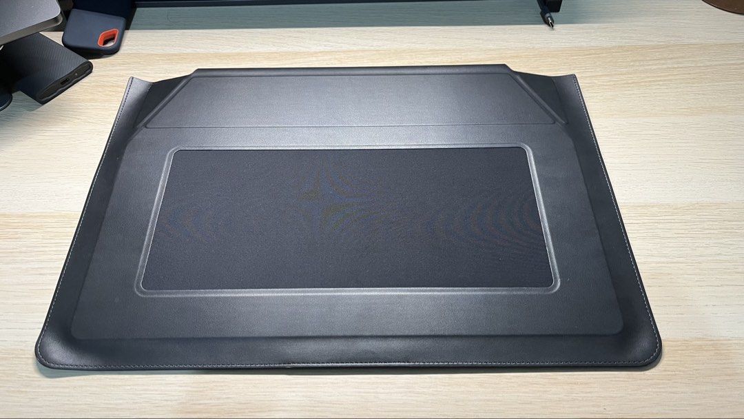 MOFT Laptop Sleeve Stand - Black 16inch (Category: Laptop Bags & Sleeves) located in San Isidro. Submitted by charliellantino3 (Listing ID 1441288999, Image 3). Description: MOFT Laptop Sleeve 16inch night black Good as new Originally bought for ₱3,790 Used only one time as stand for mbp 16inch but realized that it doesn’t fit inside my backpack’s laptop sleeve..