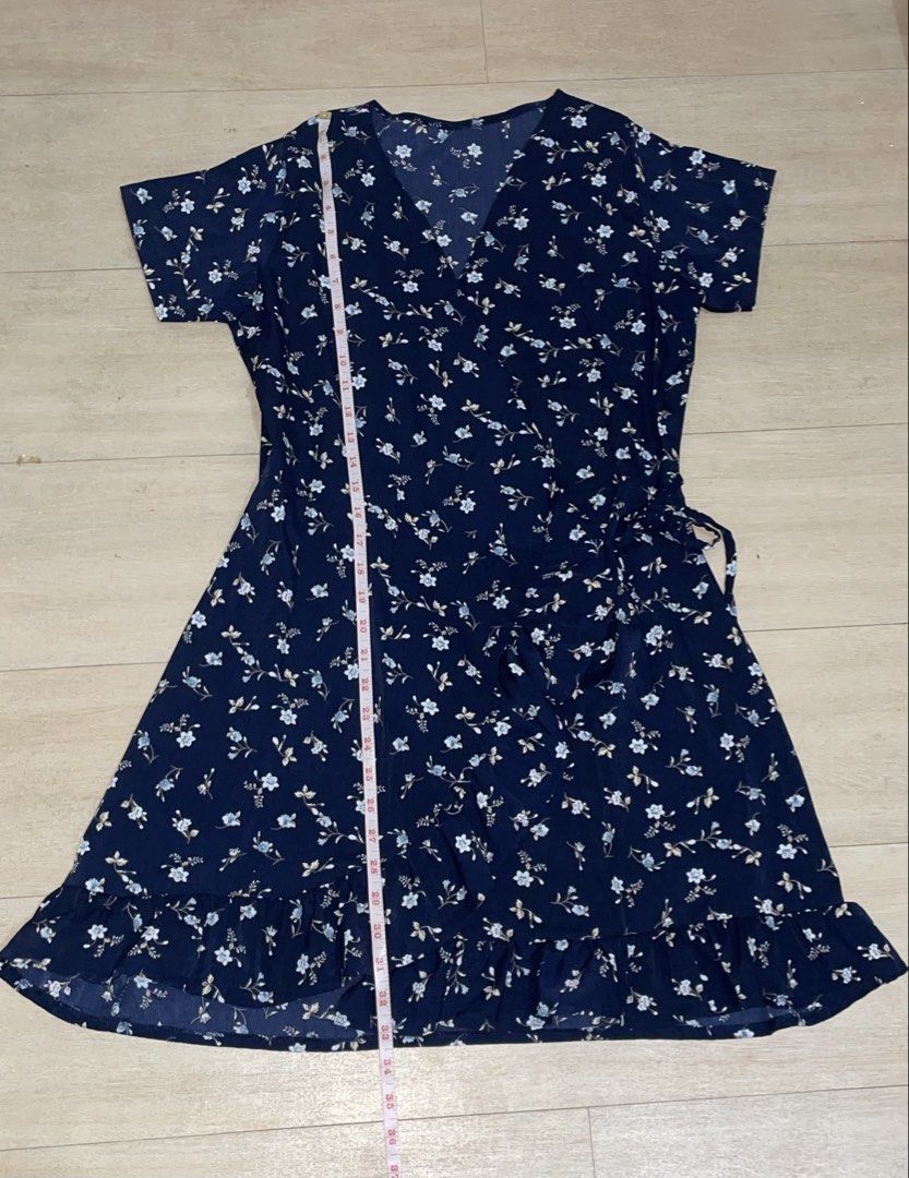 Navy floral wrap dress (Category: Dresses) located in Imus. Submitted by csdecluttering (Listing ID 1441220383, Image 3). Description: - In good condition Loc: Imus City, Cavite.
