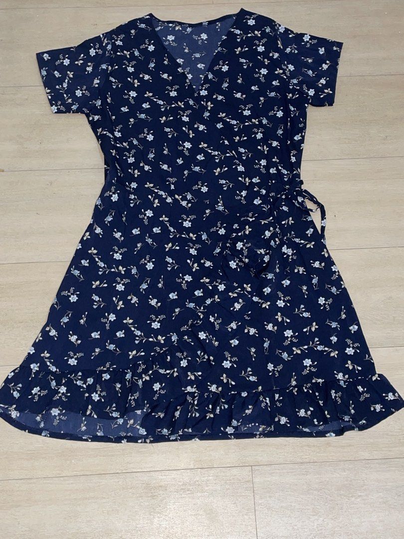 Navy floral wrap dress (Category: Dresses) located in Imus. Submitted by csdecluttering (Listing ID 1441220383, Image 1). Description: - In good condition Loc: Imus City, Cavite.